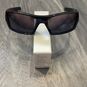Oakley ‘Gascan’ sunglasses, Red O logo on arms
